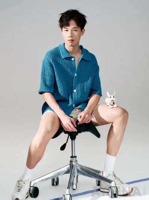 女孩,小女孩!小女!孩!转载了@arenahommeplus中文版的微博图片