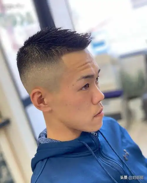 飞机头可以说是大多数型男都比较钟爱的发型,但是有的飞机头头顶头发