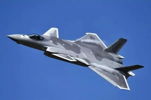 中国最新军事装备亮相歼20055型驱逐舰qbz95等引领全球