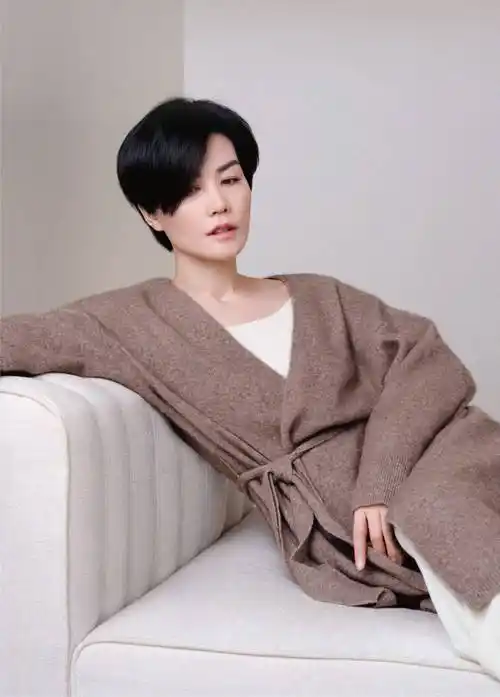 王菲广告大片曝光自信优雅化身知性女人