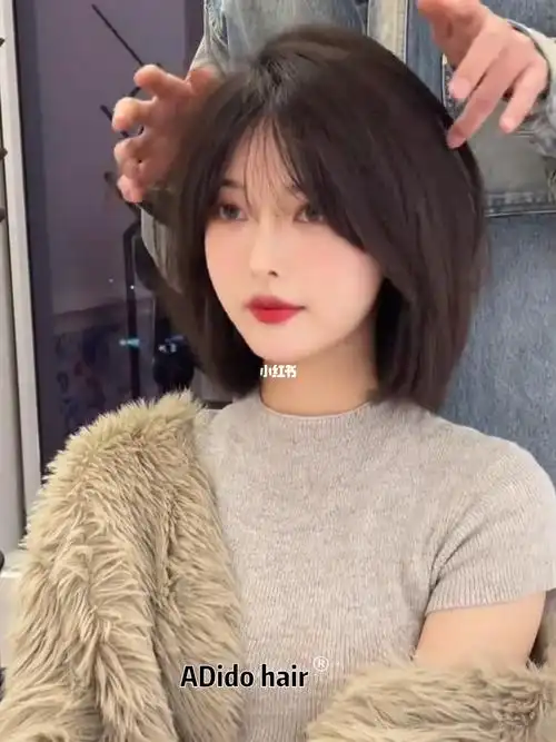 流行的外翻短发气垫烫俏皮减龄黑茶色