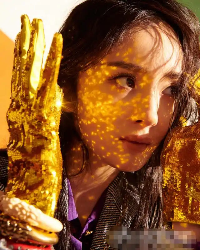 原创杨幂戴金手套造型太奢侈了气质高贵唯美减少撞衫的可能性