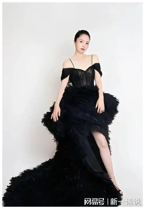 董璇低调美丽白皙无瑕高挑身形动人