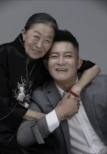 张少华儿子亮相,不料是清华高材生!镜头前含泪评价母亲感动全场