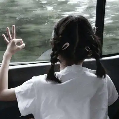 念七双马尾背影女生闺蜜头像