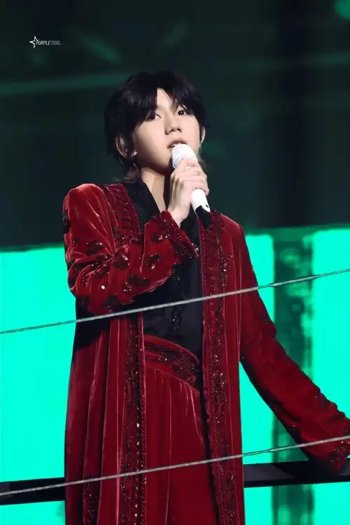 进王源客厅先指纹解锁