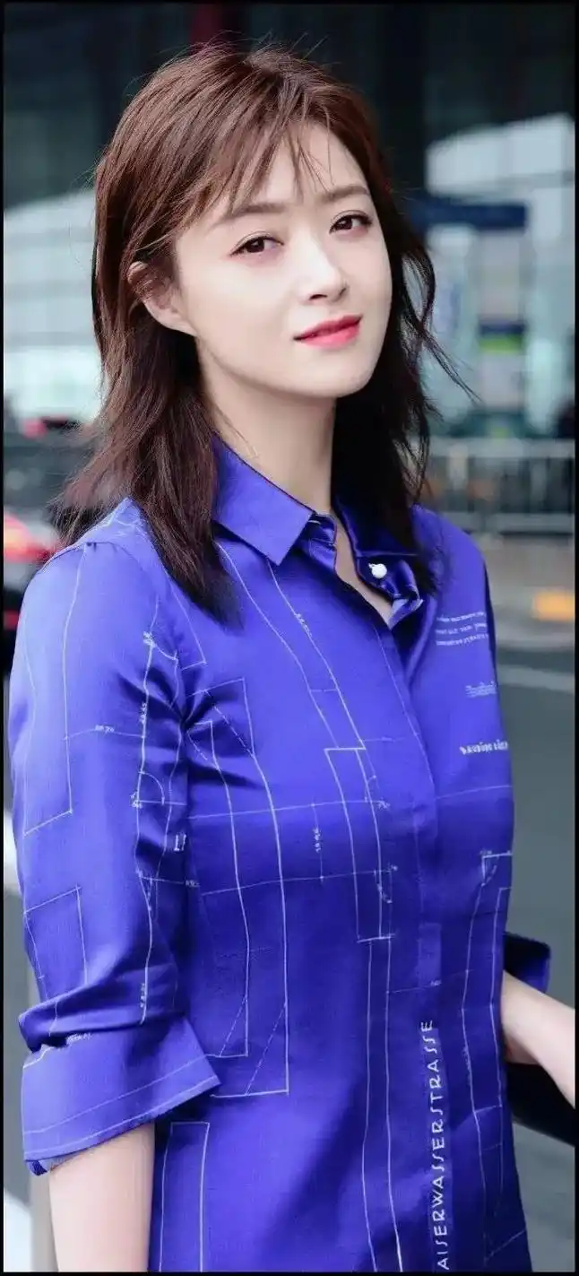 蒋欣:影视界的璀璨明星,演技精湛,魅力四溢 备受瞩目的女演员蒋欣,以