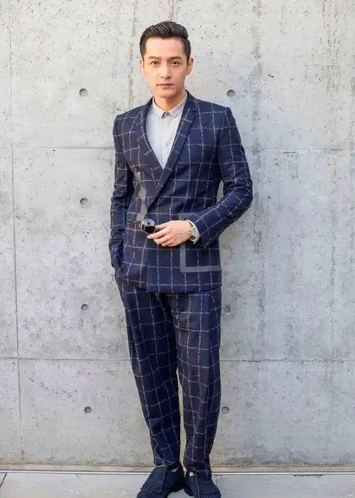 "千万少女梦"男神胡歌,灰色西装大背头,又帅又有品男人味十足_黑色