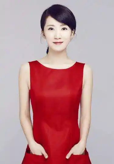 陈道明老师的女儿叫陈格,13岁就被陈道明送到英国读书,从小就接受国外