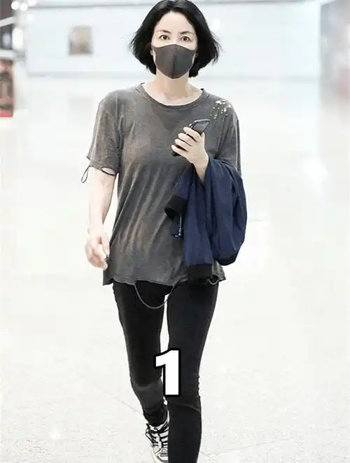 54岁王菲生活照曝光与镜头前差距大网友委屈谢霆锋了