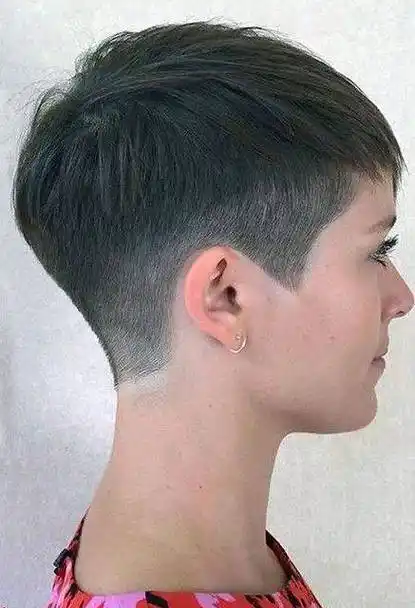 2024女士推边短发时尚与个性的完美结合