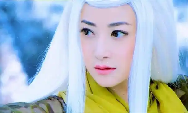 陈紫函在新版《神雕侠侣》中客串的秋意浓,和《古剑奇谭》中戏份不多