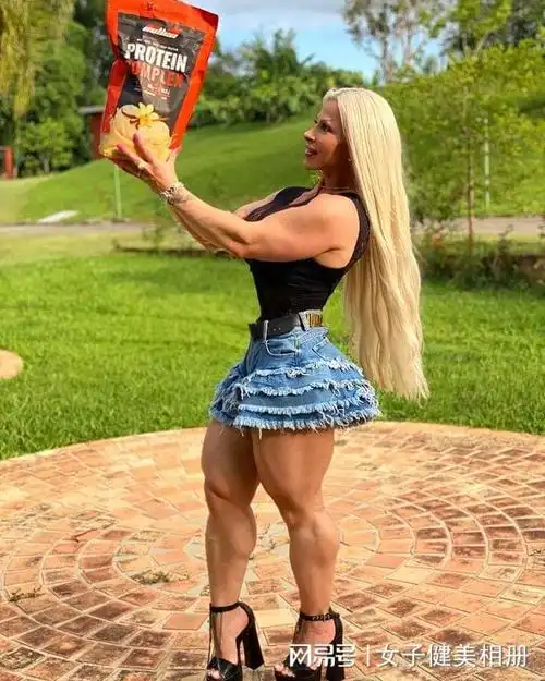 丰满热辣的翘臀肌肉女!