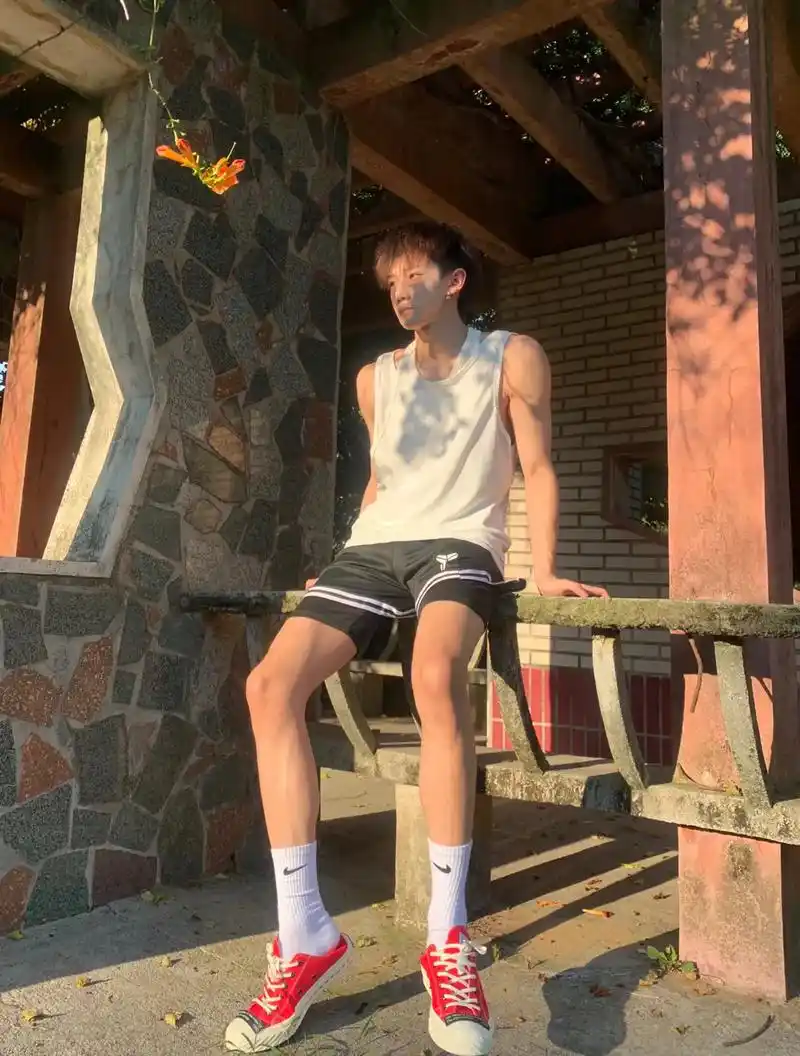 天文台的阳光好棒!#fyp#身高190 #体育生 #身高2米 - 抖音