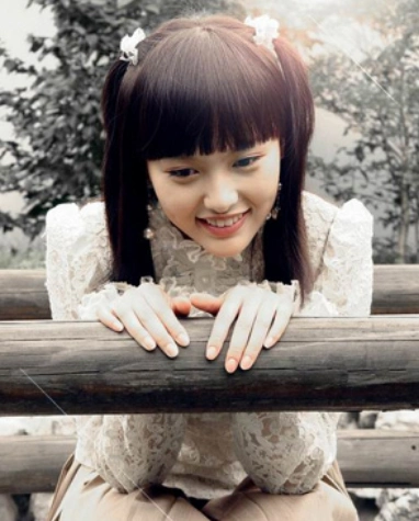 这真的是唐嫣?小时候胖得认不出,网友:纯天然无疑了!