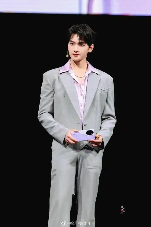 荣耀100##荣耀100系列全球代言人杨洋