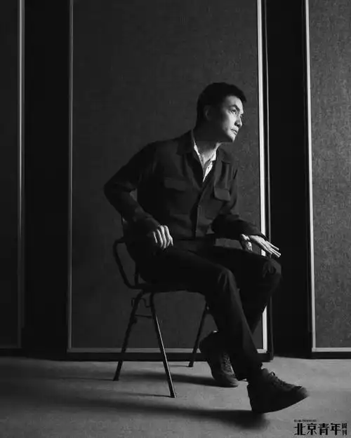 李泉伴着歌唱忘却喧哗