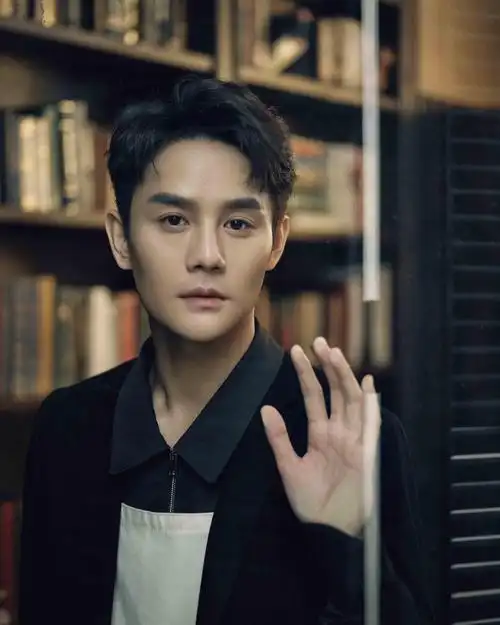 王凯复古绅士魅力写真