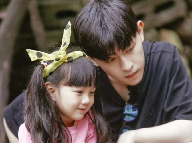 还记得邓伦的"女儿"小山竹?