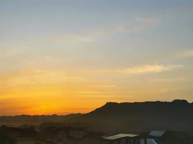 清晨6点左右的天空