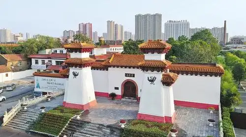 南阳市医圣祠.河南日报资料图片