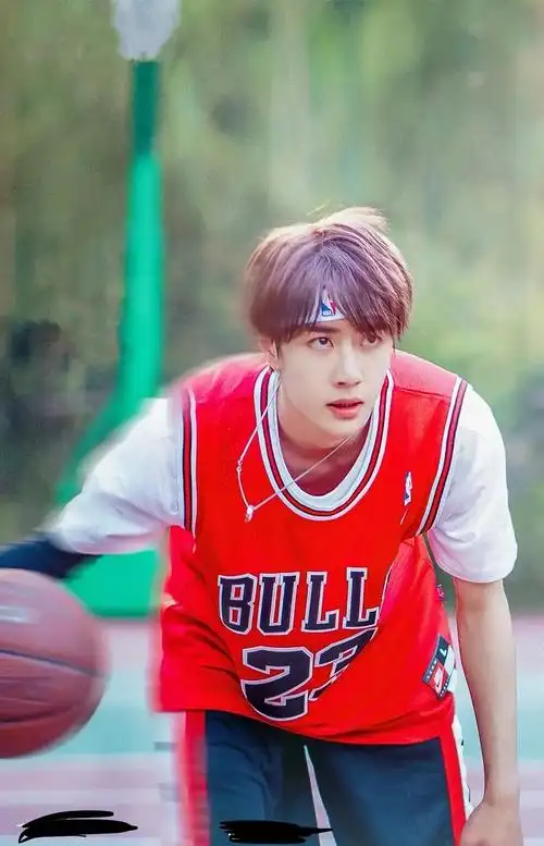 王一博穿篮球服太帅了