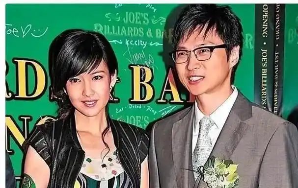 周慧敏:被吴君如骂集邮女,嫁给风流丈夫,如今57岁现状如何?