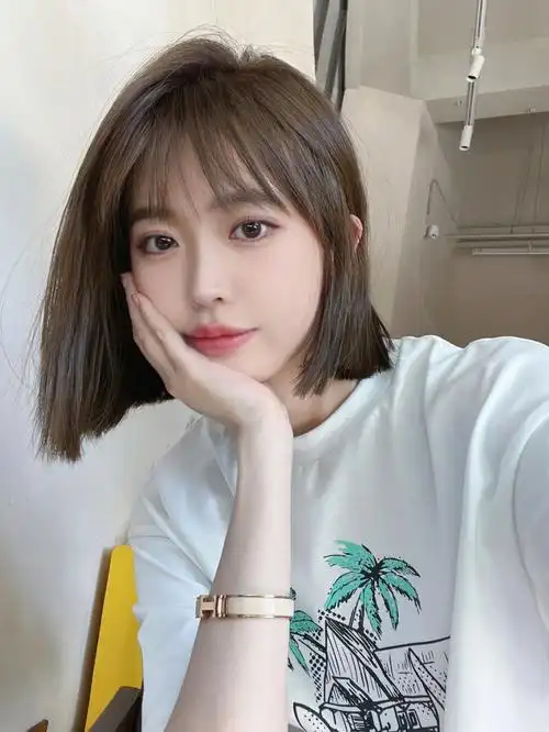 身高不够发型来凑小清新文艺女生选她