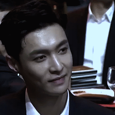 张艺兴帅气型男范微笑gif动图_动态图_表情包下载_soogif