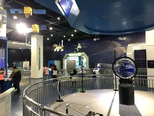 感受科技魅力,塑造科学精神——高一2班学生走进甘肃省科技馆 - 美篇