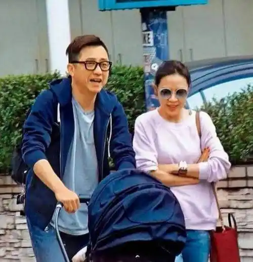 年近六旬庾澄庆现身菜市场,欲重金购豪宅生活,伊能静采访谈前夫_张