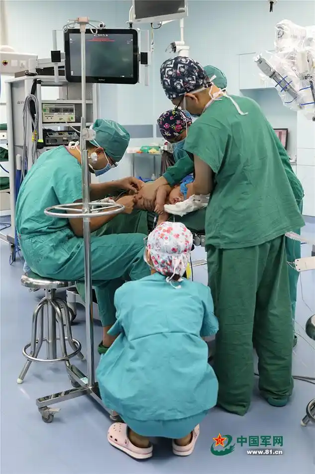 探访八一儿童医院儿童泌尿外科人机配合肾积水患儿获救治