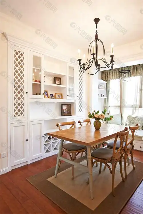 简约餐厅长方形木质餐桌装修效果图