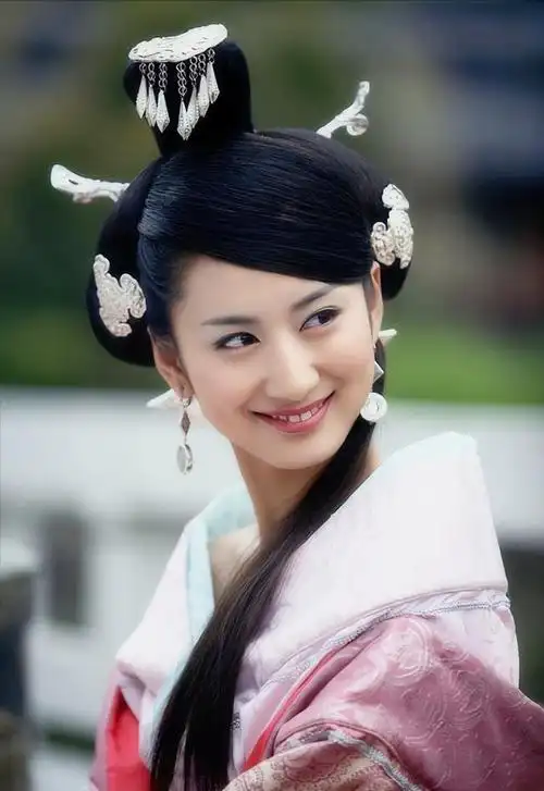 她被誉为古装第一美女曾美过佟丽娅退圈7年仍让人念念不忘