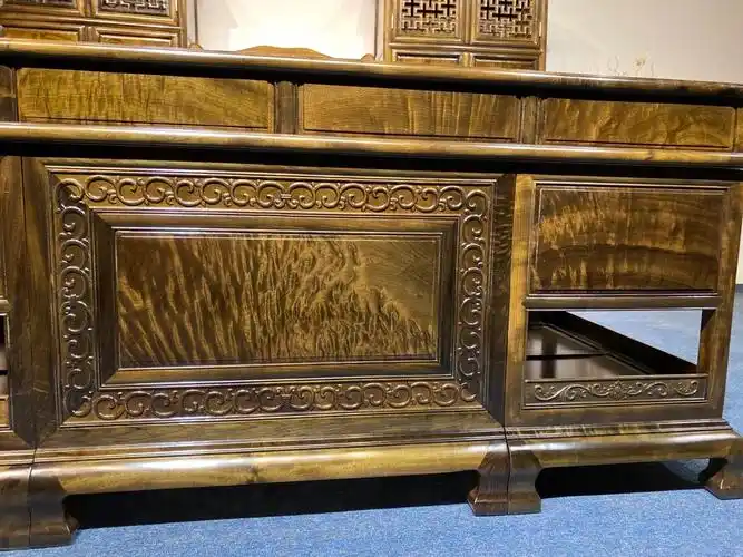 阴沉金丝楠木办公桌