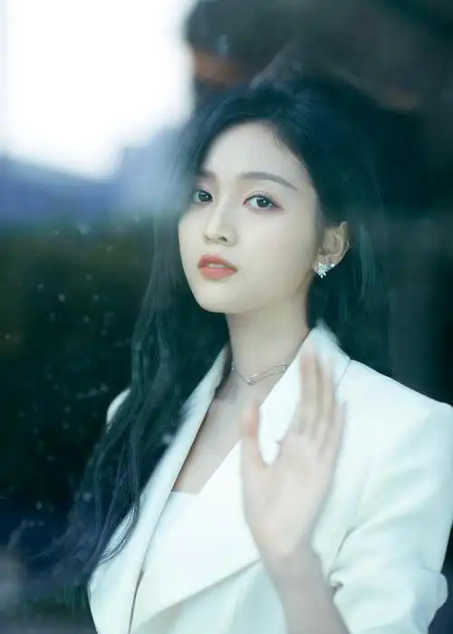 哈弗赤兔代言人兼cgo吴宣仪