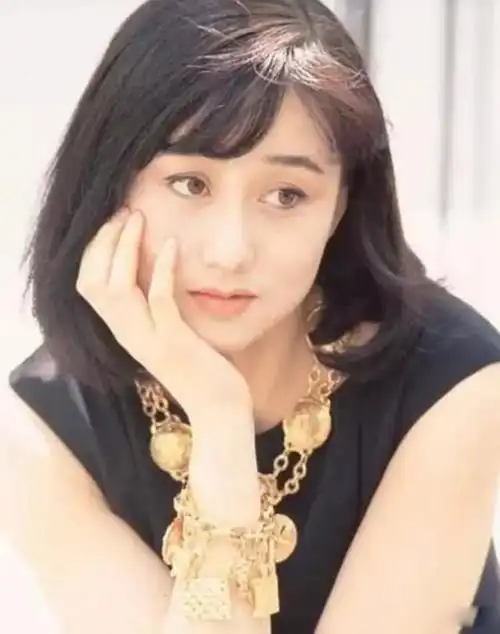 利智年轻时的照片身材有多好这身材太漂亮了