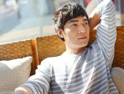 51岁"宠女狂魔"焦恩俊晒照片,一夜老去?知道真相后网友很感动