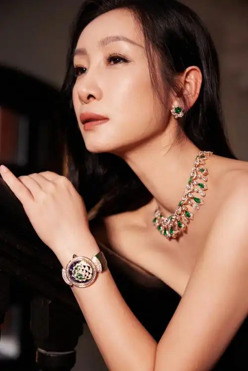 秦海璐黑裙图封神