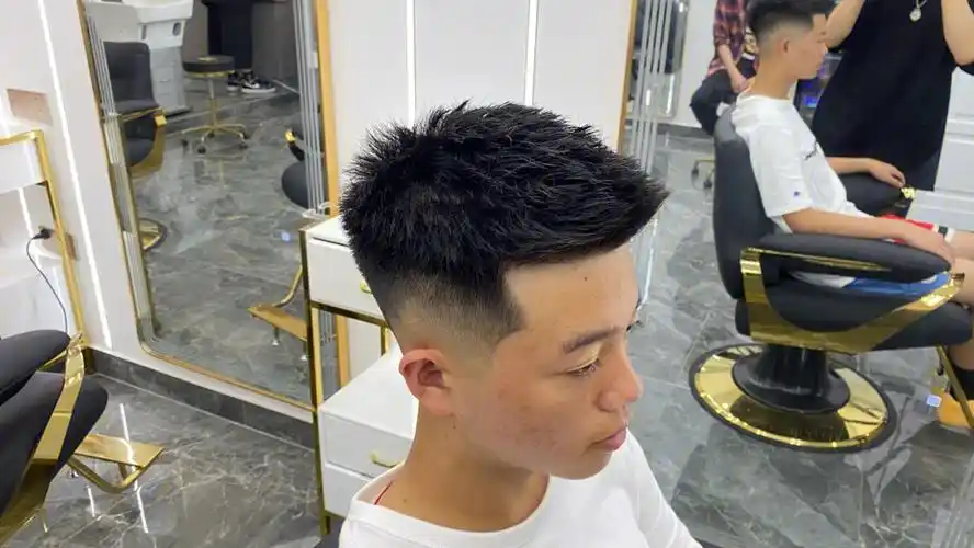 适合夏天的男生短发