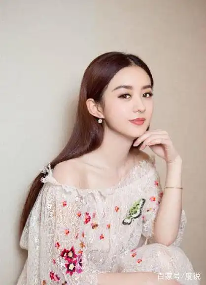 本以为只是一次来之不易的休息,没想到赵丽颖休息时间也没完全放松,拍