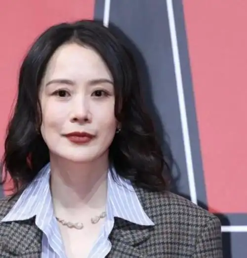 引起了很多网友的关注的是近日,47岁的海清发布了一组素颜近照.