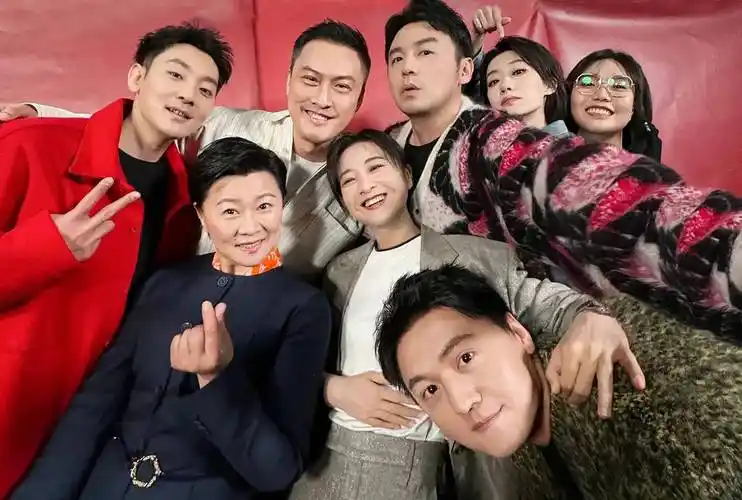 除了贾玲外,大碗娱乐的艺人张小斐,许君聪,卜钰,朱天福,刘宏禄也都