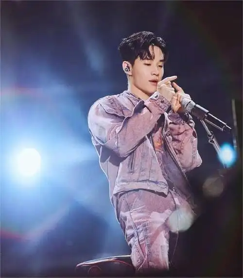 刘宪华刘宪华在 10 月 1 日凌晨发博艾特常州音乐节主办方,疑似质疑