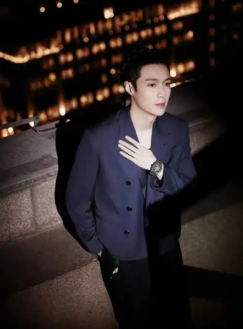 张艺兴宇舶品牌大使正式官宣 成为唯一集三大顶奢品类90后男艺人