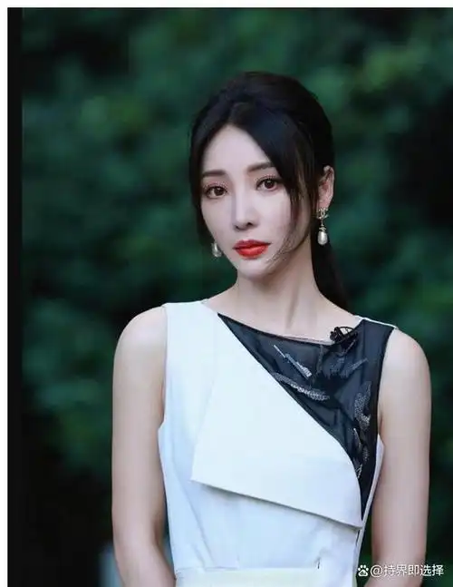 柳岩,这个名字相信很多人都熟悉.