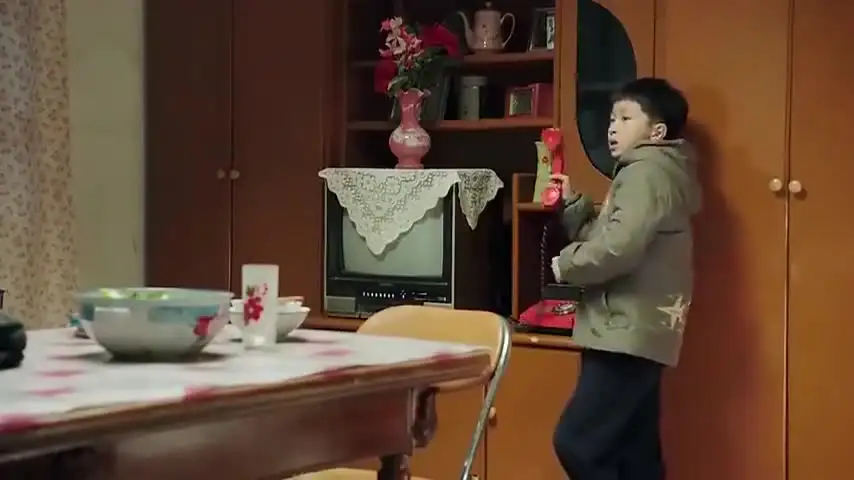 鸡毛飞上天:玉珠直接在路上生下儿子,取名陈路,吓得丈夫心惊