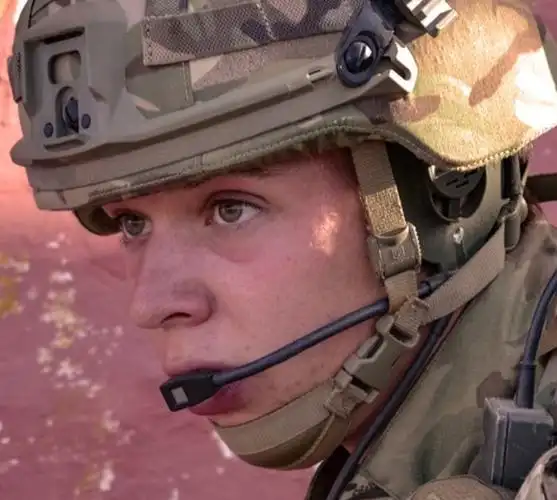 身穿大红上衣的英国龙骑兵,迂腐蠢笨,换上全地形迷彩战力很强悍