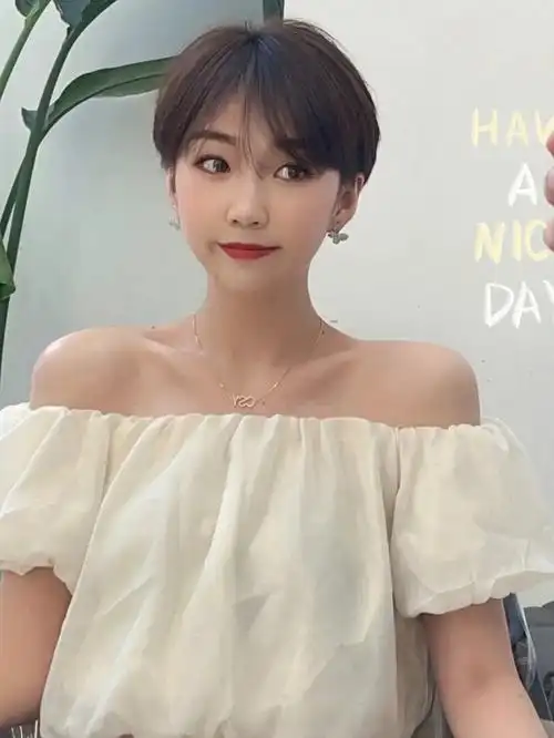 超级显气质减龄俊朗帅气,中性风十足#超短发发型 #短发韩式发型 #显