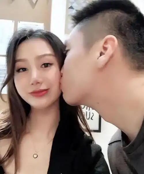 女歌手孙露的个人资料 歌手孙露老公是谁 - 歌词译